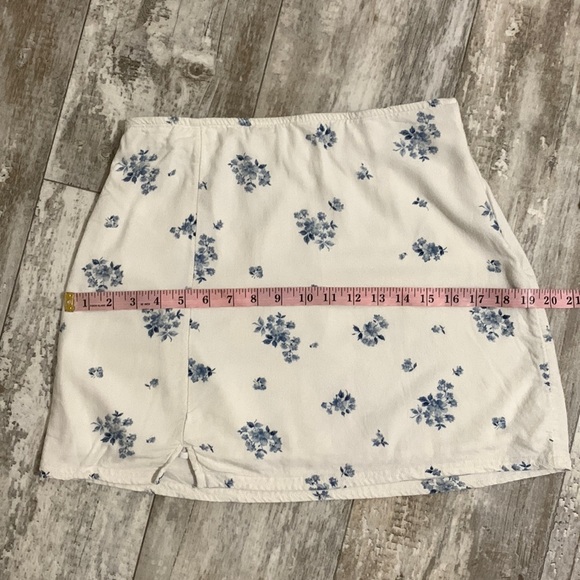American Eagle floral mini skirt - Picture 9 of 12